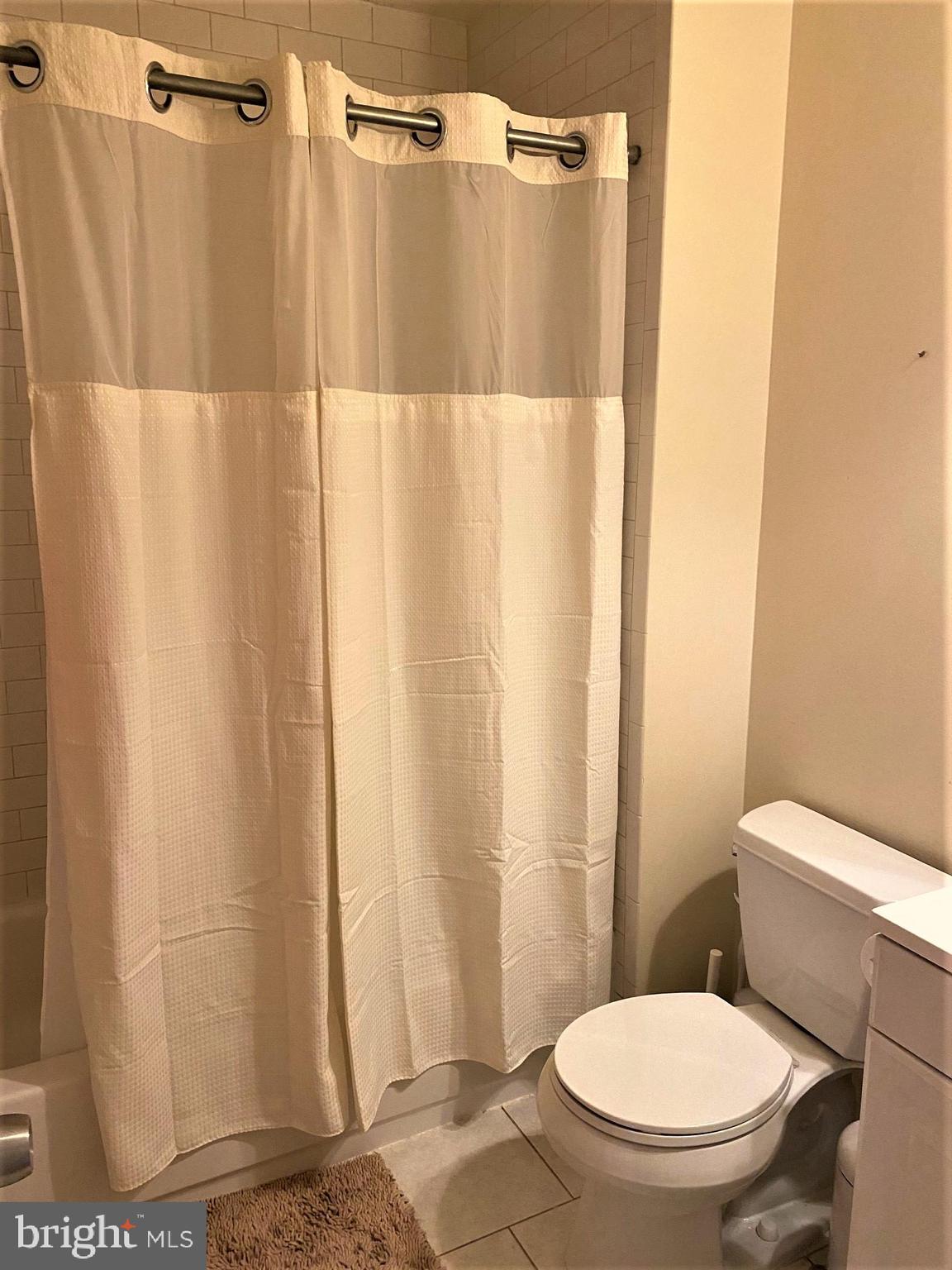 3806 Ferrara Drive Silver Spring, MD 20906 - Photo 20 of 35 UL Bth/shower tub