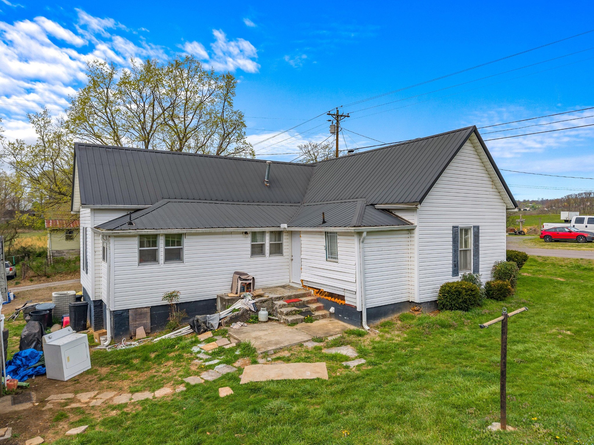 1023 Hunter Road Talbott, TN 37877 - Photo 16 of 17 a view of a backyard with plants and a patio