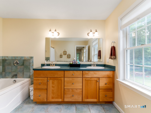 34 R Goldfinch Road Durham, CT 06422 - Photo 21 of 36 Primary full bathroom