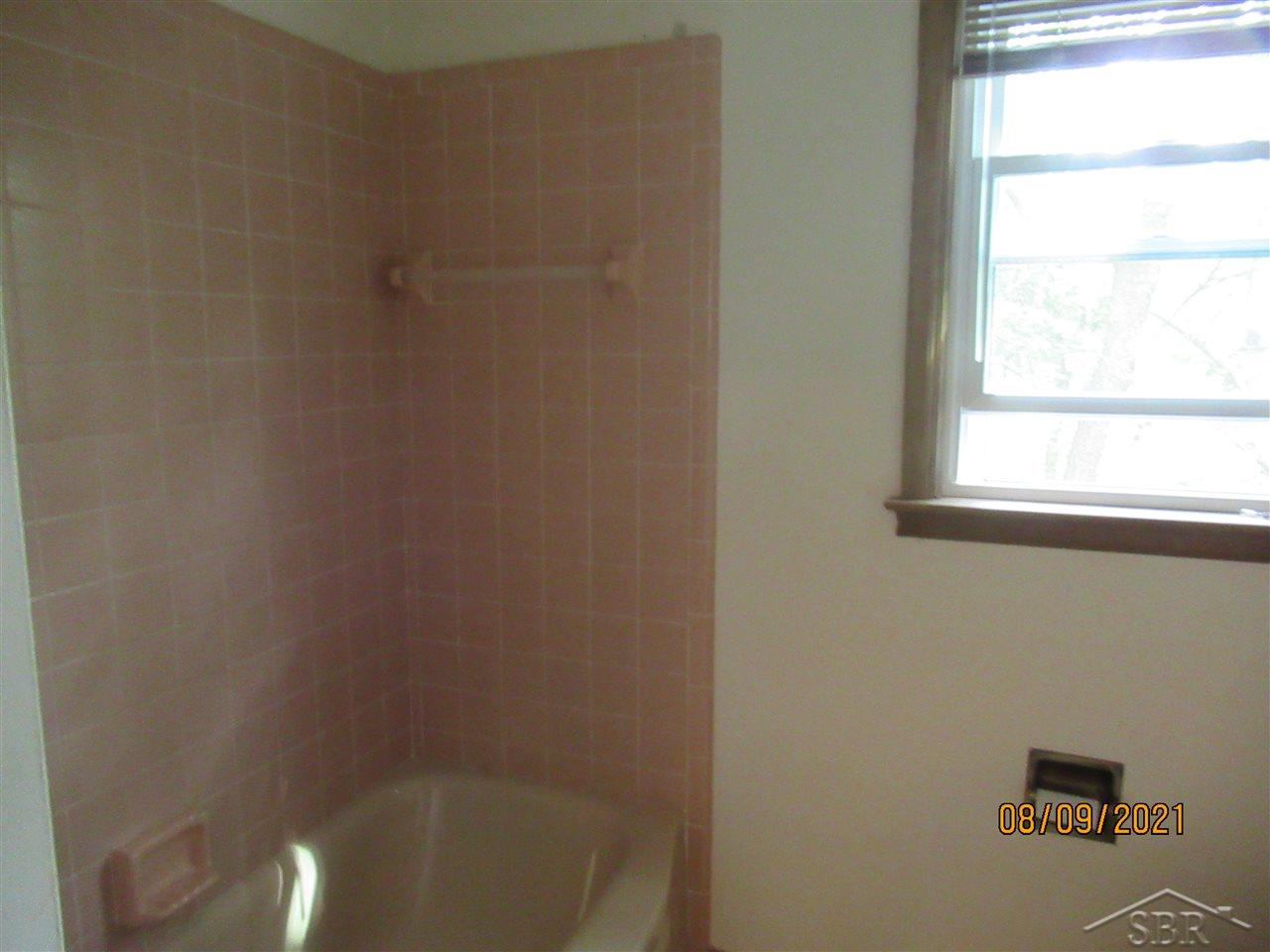 4288 Lauer Road Saginaw, MI 48603 - Photo 7 of 21 50051328-6.JPG