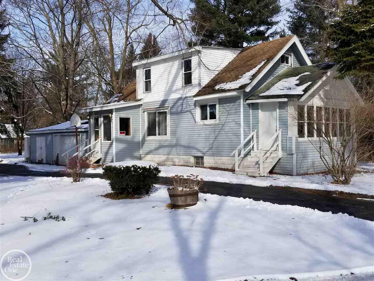 2641 Beach Port Port Huron, MI 48060 - Photo 1 of 21