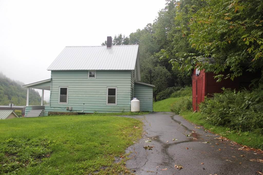 11 Sioux Drive Springfield, VT 05156 - Photo 3 of 18
