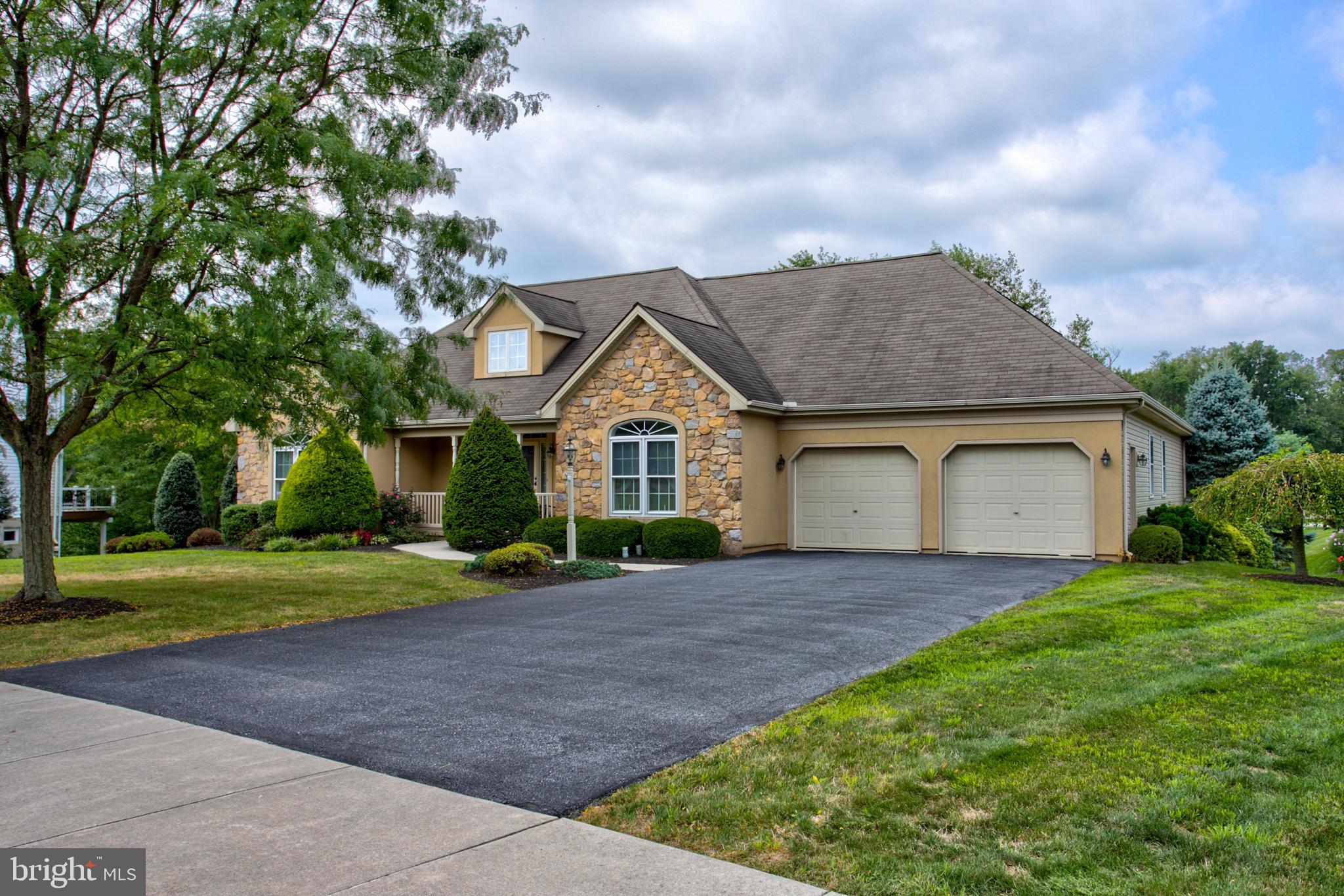 15 Marie Drive Lititz, PA 17543 - Photo 3 of 49