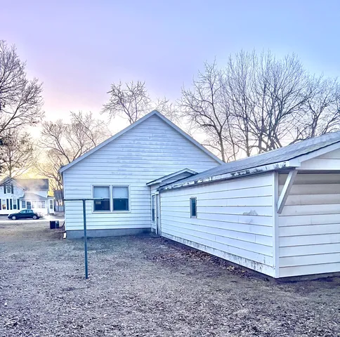 $64,000 | 925 8th Street, Erie, IL 61250