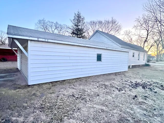 $64,000 | 925 8th Street, Erie, IL 61250