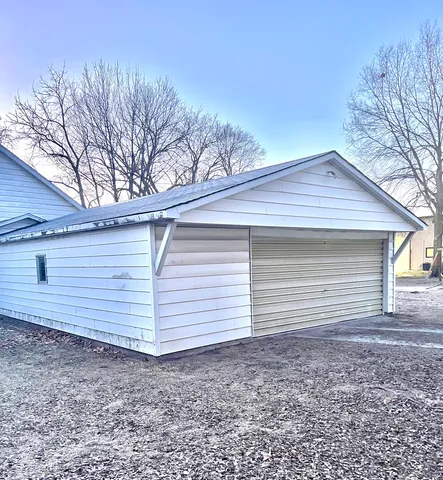 $64,000 | 925 8th Street, Erie, IL 61250