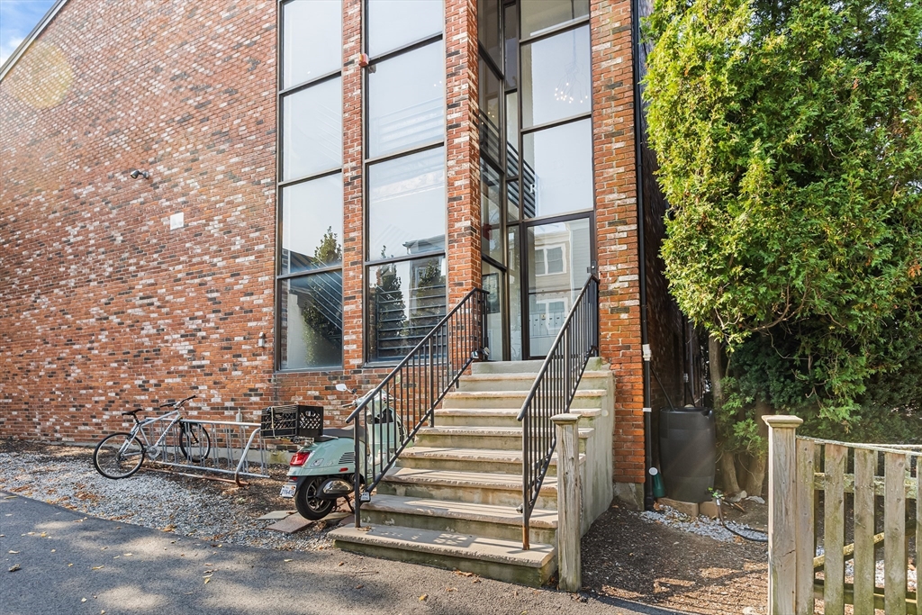 10 Roberts Street, Unit 14 Somerville, MA 02145 - Photo 16 of 19