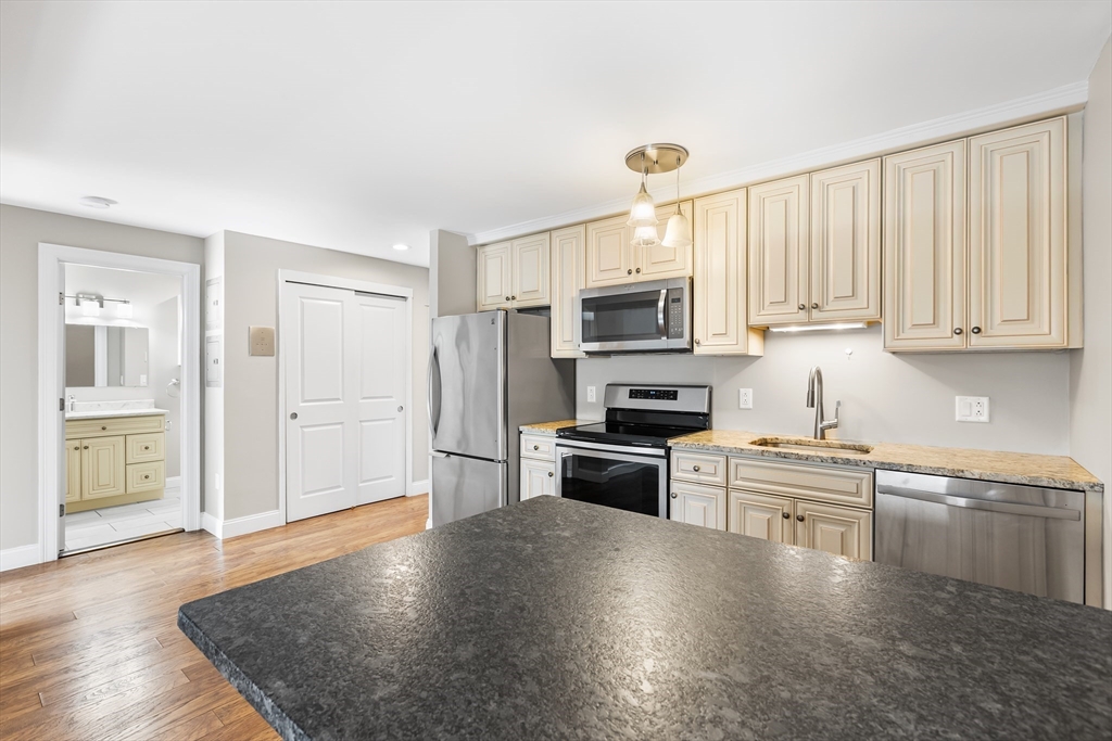 10 Roberts Street, Unit 14 Somerville, MA 02145 - Photo 7 of 19