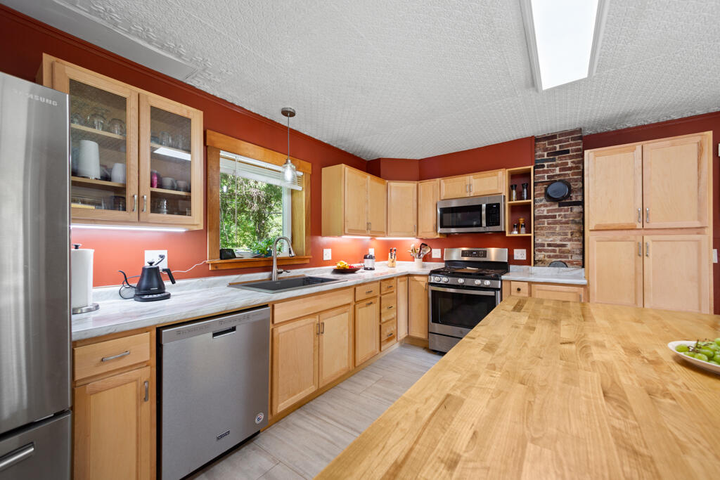 102 East Pond Road Oakland, ME 04963 - Photo 11 of 46 Kitchen