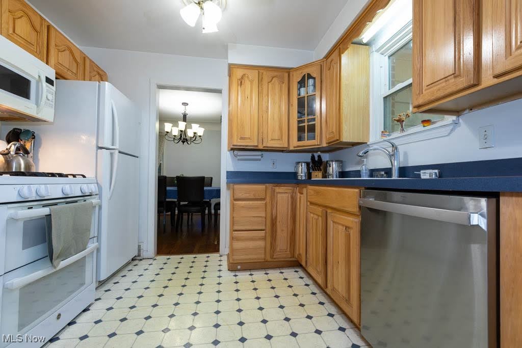 2496 Milton Road Cleveland, OH 44118 - Photo 8 of 19 Gallery Image 8