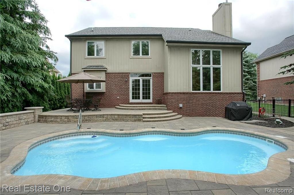 2054 Baron Rochester Hills, MI 48307 - Photo 9 of 32