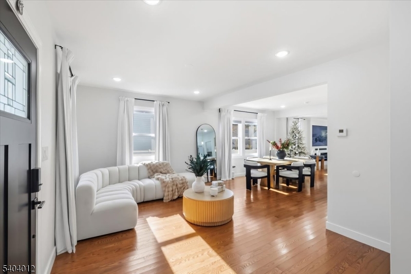 16 Cedar Place Hawthorne, NJ 07506 - Photo 4 of 34