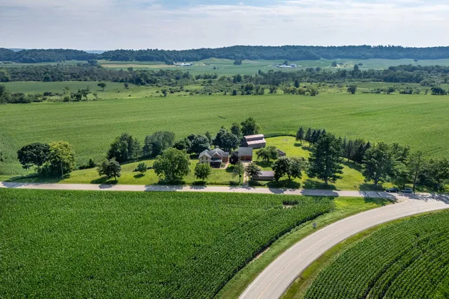$630,000 | E9275 Prairie Road, Prairie du Sac, WI 53578