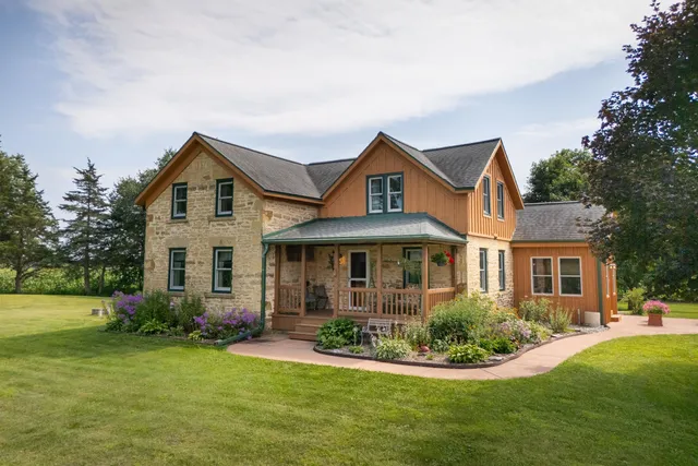 $630,000 | E9275 Prairie Road, Prairie du Sac, WI 53578