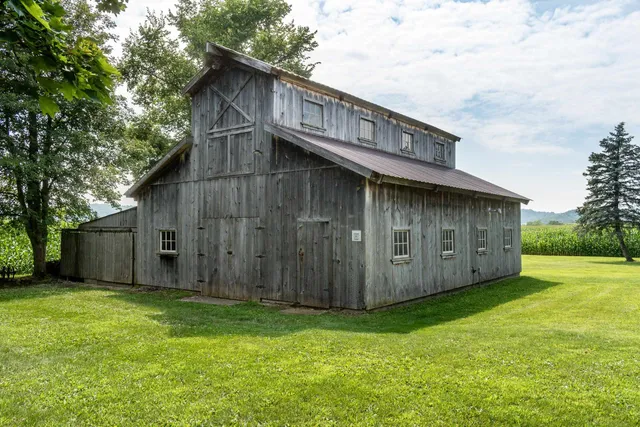 $630,000 | E9275 Prairie Road, Prairie du Sac, WI 53578