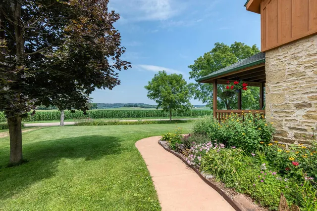 $630,000 | E9275 Prairie Road, Prairie du Sac, WI 53578