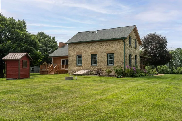 $630,000 | E9275 Prairie Road, Prairie du Sac, WI 53578