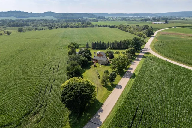 $630,000 | E9275 Prairie Road, Prairie du Sac, WI 53578