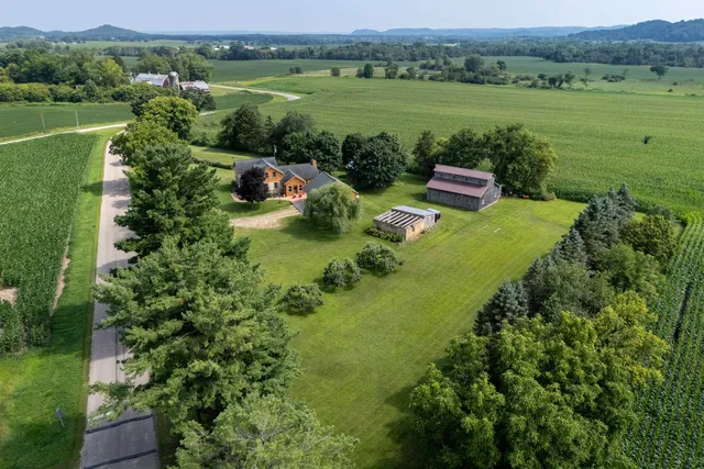$630,000 | E9275 Prairie Road, Prairie du Sac, WI 53578
