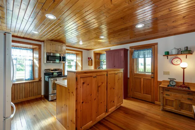 $630,000 | E9275 Prairie Road, Prairie du Sac, WI 53578