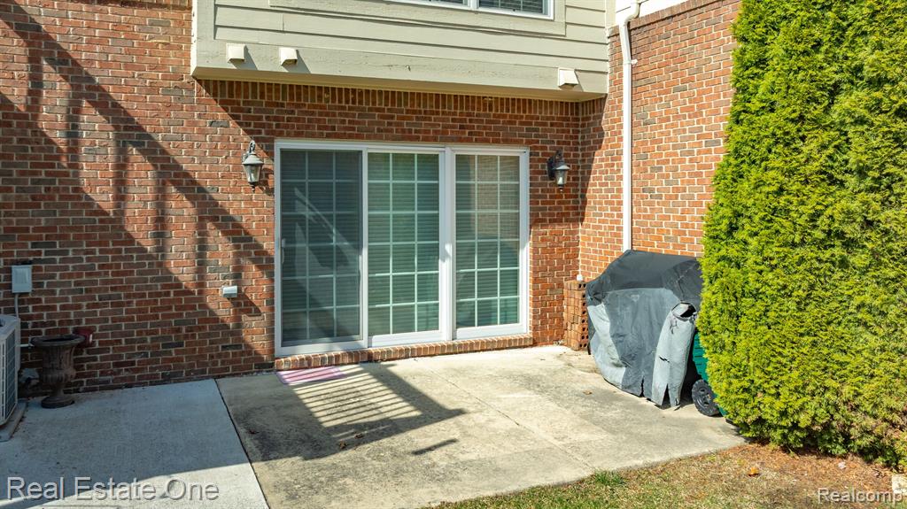 565 Andover Court Rochester Hills, MI 48306 - Photo 6 of 50