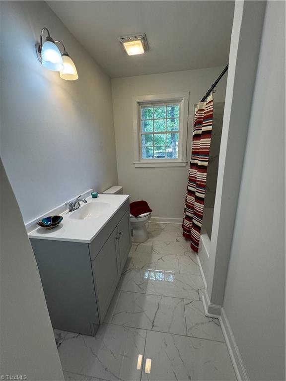 4441 White Rock Road Winston-Salem, NC 27105 - Photo 10 of 11 Hall bathroom