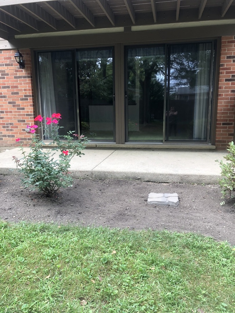 2610 Northampton Drive, Unit B1 Rolling Meadows, IL 60008 - Photo 15 of 16 a view of outdoor space yard and porch