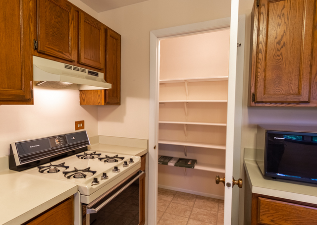 2610 Northampton Drive, Unit B1 Rolling Meadows, IL 60008 - Photo 7 of 16 a kitchen with a stove and a microwave