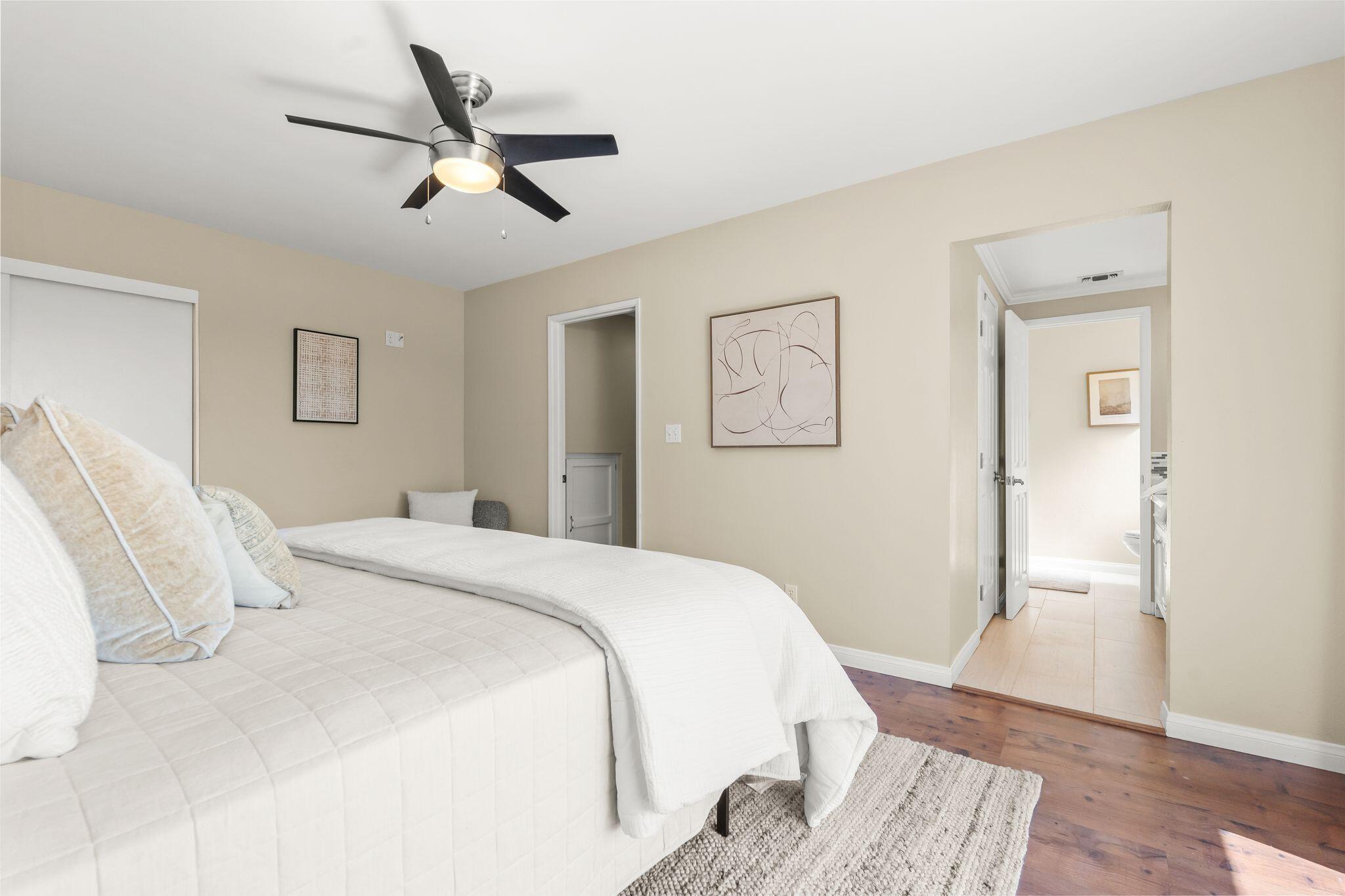 1000 Foothill Drive Fillmore, CA 93015 - Photo 29 of 86 a bedroom with a large bed and a chandelier