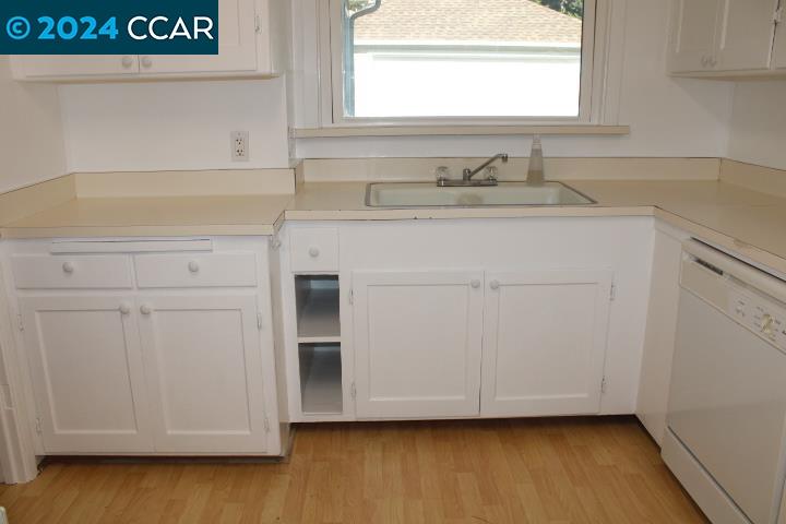 908 Everett Street El Cerrito, CA 94530 - Photo 11 of 27 a bathroom with a sink and a mirror