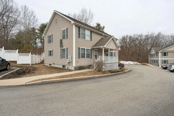 $274,900 | 6 B Meadowview Drive, Unit B, Sanford, ME 04073