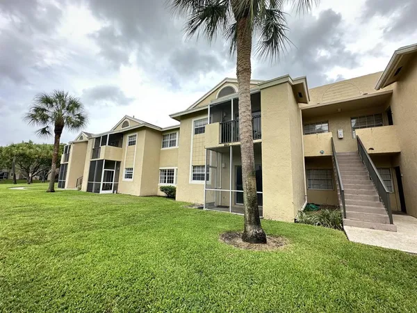 $2,000 | 800 Cypress Park Way, Unit M, Pompano Beach, FL 33064