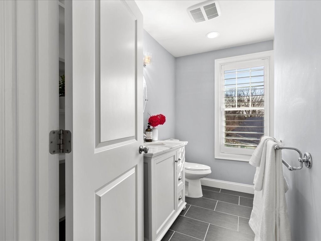 40 Catherine Street, Unit TWO Boston, MA 02131 - Photo 18 of 28