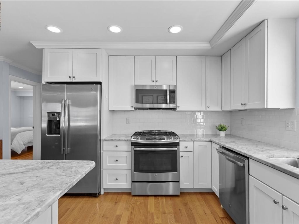 40 Catherine Street, Unit TWO Boston, MA 02131 - Photo 4 of 28