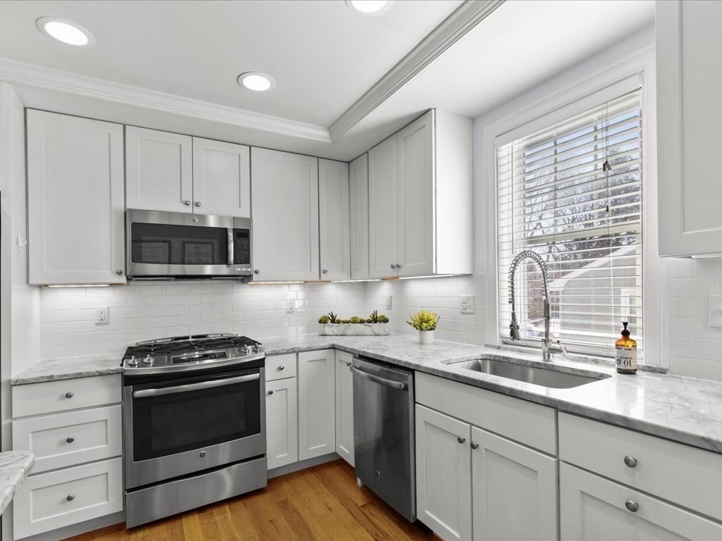 40 Catherine Street, Unit TWO Boston, MA 02131 - Photo 8 of 28