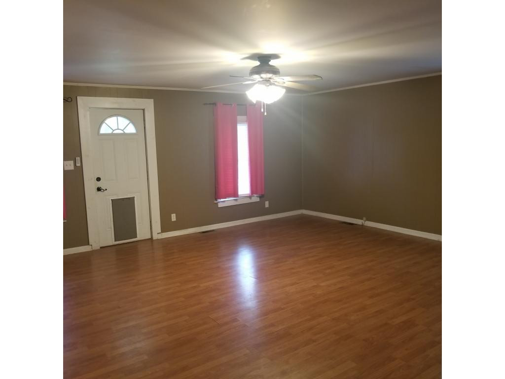 1505 Indian Ridge Road Johnson City, TN 37604 - Photo 8 of 34 living room