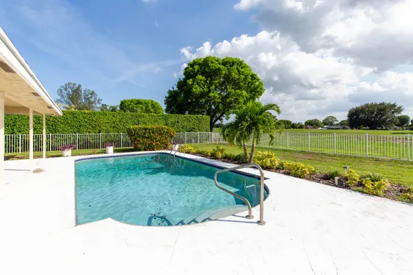 $760,800 | 1327 Pine Valley Drive, Wellington, FL 33414