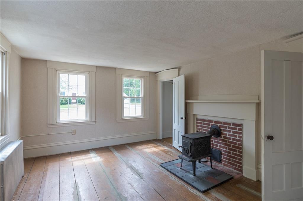 37 North Road Yarmouth, ME 04096 - Photo 11 of 23 Living Room