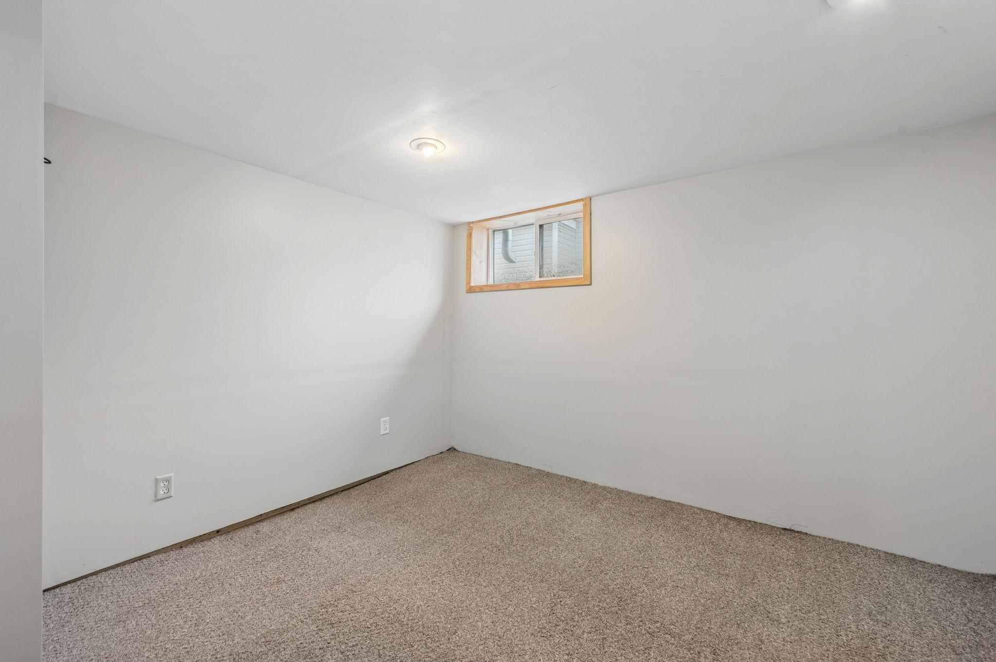 426 Webster Street Fairmont, MN 56031 - Photo 25 of 36