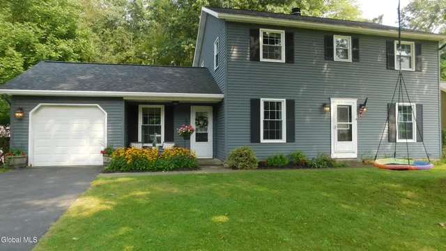 $469,000 | 47 Algonquin Road, Halfmoon, NY 12065