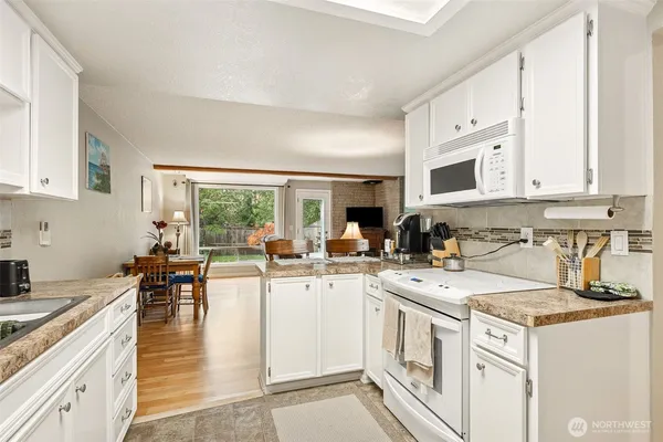 $349,000 | 6504 109th Street East, Puyallup, WA 98373