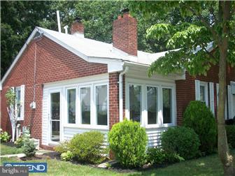 1 Grant Street Riverside, NJ 08075 - Photo 3 of 12 front view of a house with a yard