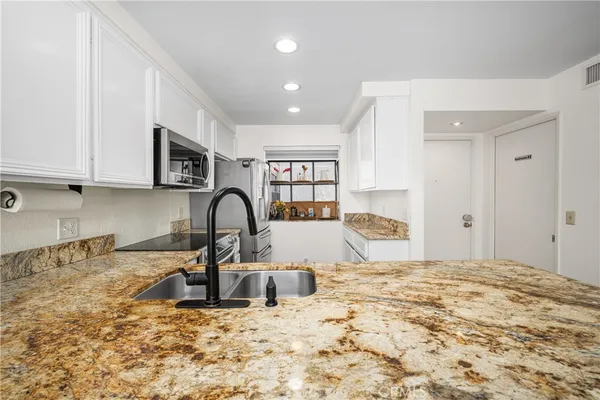 $580,000 | 26701 Quail Creek, Unit 206, Laguna Hills, CA 92656