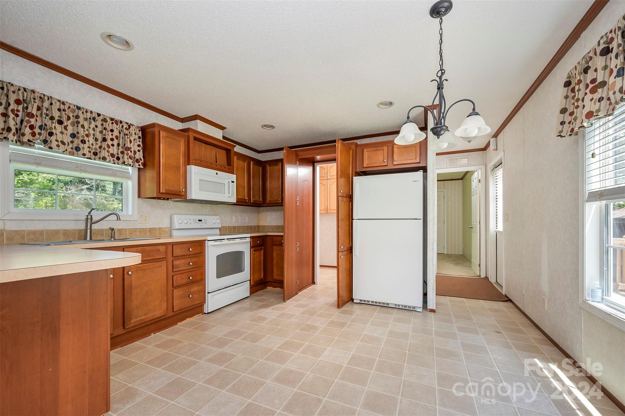 232 Gibbs Road Hendersonville, NC 28792 - Photo 9 of 22 Gallery Image 9