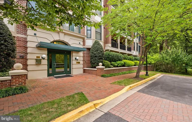 $1,100,000 | 10404 Strathmore Park Court, Unit 104, North Bethesda, MD 20852