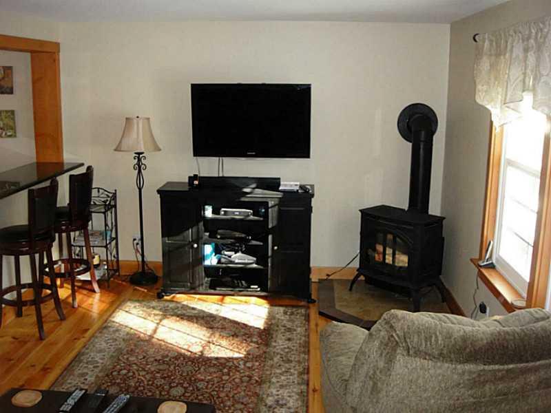721 Main Street Readfield, ME 04355 - Photo 10 of 29 Living Room.