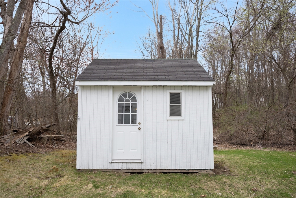 580 Howe Street Methuen, MA 01844 - Photo 4 of 15 Gallery Image 4