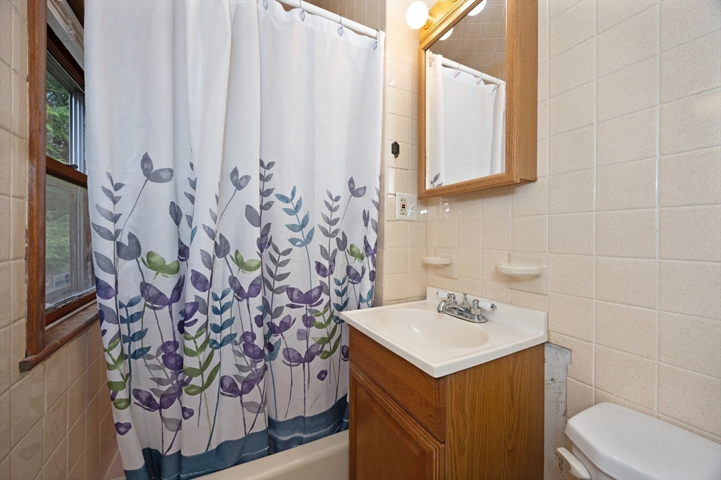 580 Howe Street Methuen, MA 01844 - Photo 8 of 15 Gallery Image 8