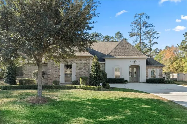 $535,000 | 517 Belle Pointe Loop, Madisonville, LA 70447