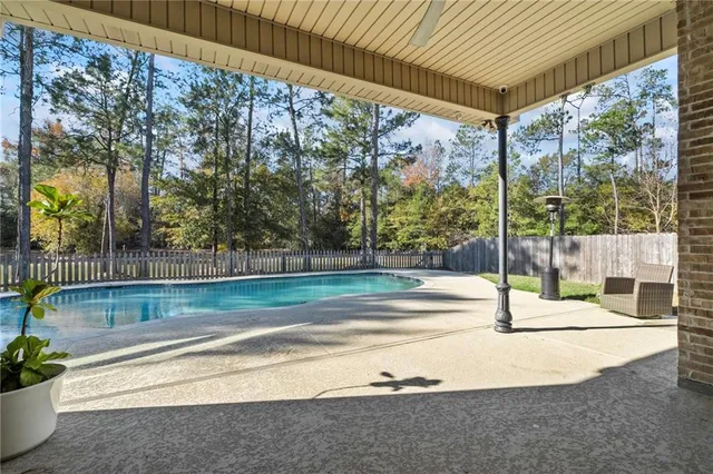 $535,000 | 517 Belle Pointe Loop, Madisonville, LA 70447